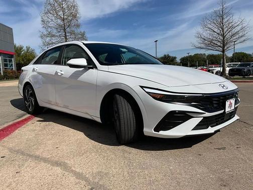2025 Hyundai ELANTRA SEL