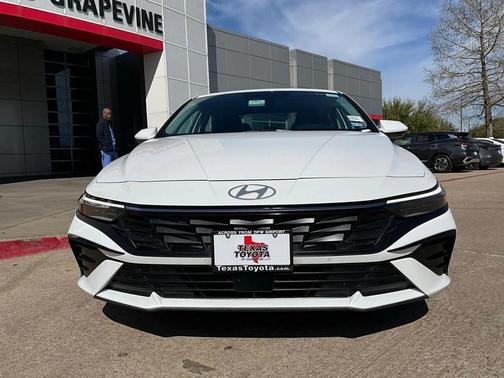 2025 Hyundai ELANTRA SEL