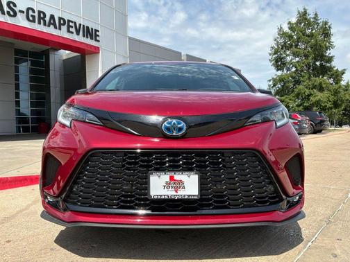 Ruby Flare Pearl 2025 Toyota Sienna XSE 7 Passenger