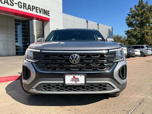 2025 Volkswagen Atlas Cross Sport 2.0T SE w/Technology 4MOTION