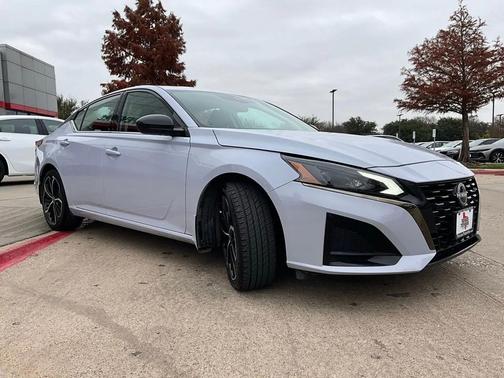 2025 Nissan Altima SR FWD