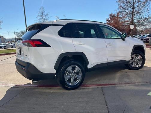 2025 Toyota RAV4 Hybrid LE