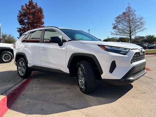 2025 Toyota RAV4 Hybrid LE