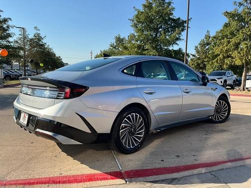 2025 Hyundai SONATA Hybrid SE