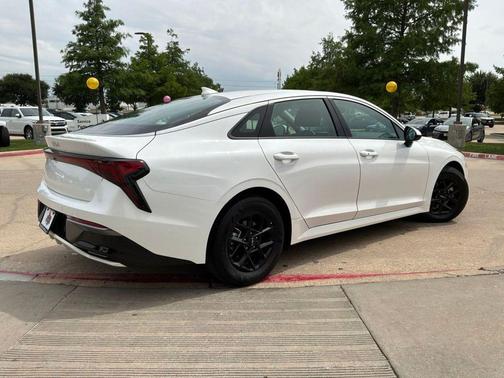 Snow White Pearl 2025 Kia K5 LXS
