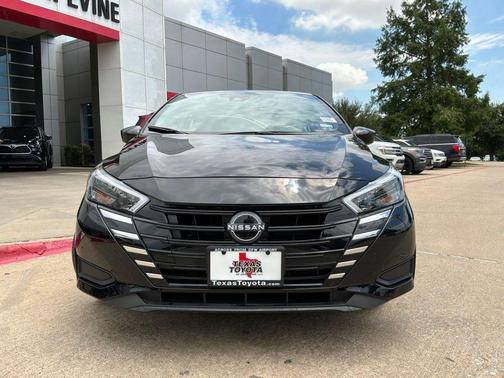 Super Black 2025 Nissan Versa 1.6 SV