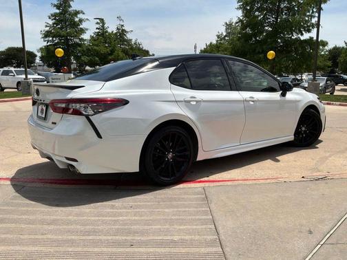 Wind Chill Pearl/Midnight Black Metallic 2023 Toyota Camry XSE