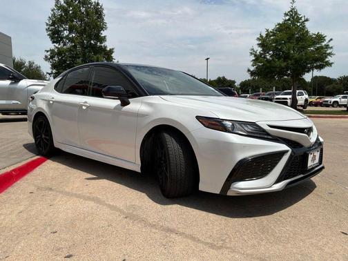 Wind Chill Pearl/Midnight Black Metallic 2023 Toyota Camry XSE