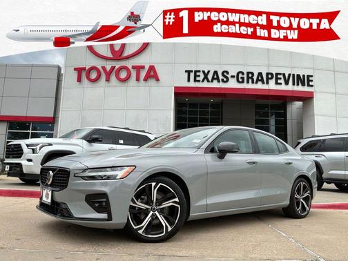 Vapour Grey Metallic 2024 Volvo S60 B5 Core Dark Theme