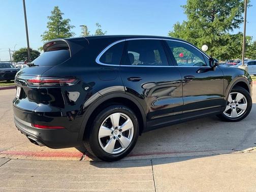 2023 Porsche Cayenne Base