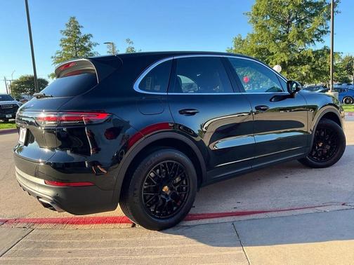 2023 Porsche Cayenne Base