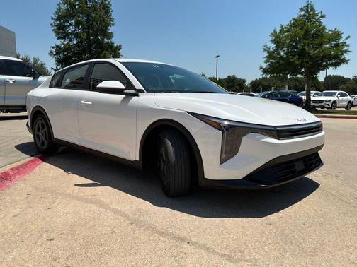 Snow White Pearl 2025 Kia K4 LXS