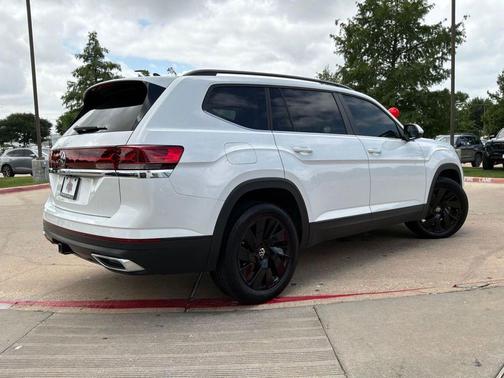 Pure White 2024 Volkswagen Atlas 2.0T SE w/Technology