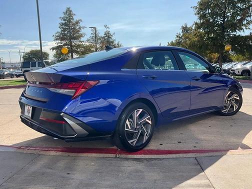 2025 Hyundai ELANTRA SEL