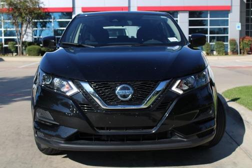 Photo 3 of 8 of 2020 Nissan Rogue Sport S