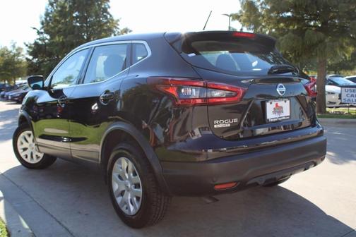 Photo 5 of 8 of 2020 Nissan Rogue Sport S