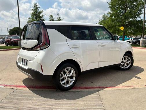 Snow White Pearl 2025 Kia Soul LX