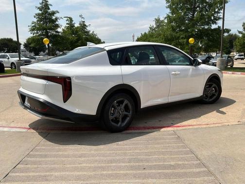 Snow White Pearl 2025 Kia K4 LXS
