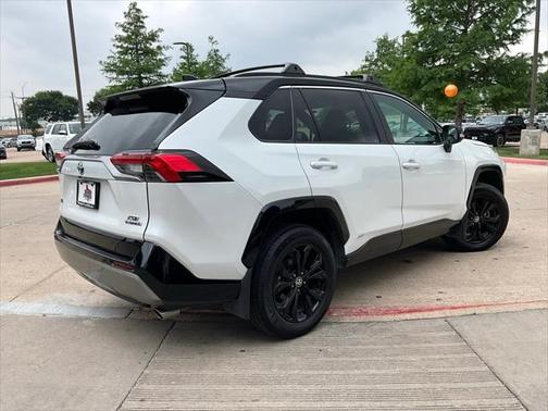 2023 Toyota RAV4 Hybrid SE