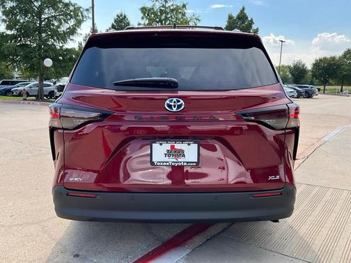 2025 Toyota Sienna XLE 8 Passenger