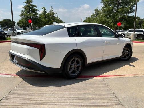 Snow White Pearl 2025 Kia K4 LXS