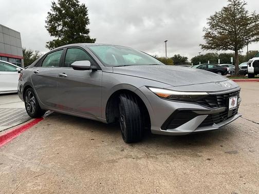 2025 Hyundai ELANTRA SEL