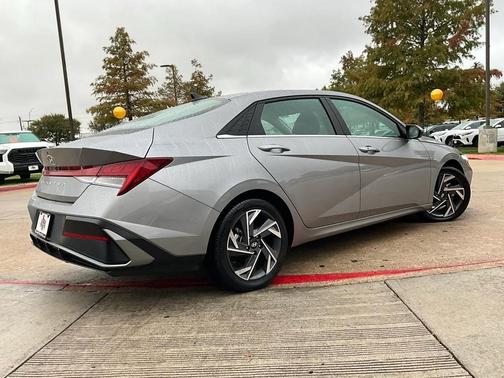 2025 Hyundai ELANTRA SEL