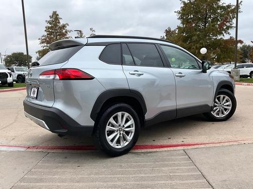 2025 Toyota Corolla Cross LE