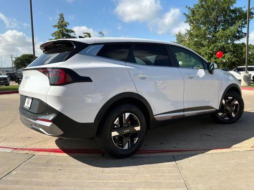 Glacial White Pearl 2026 Kia Sportage LX