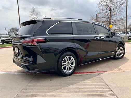 2021 Toyota Sienna XSE 7 Passenger