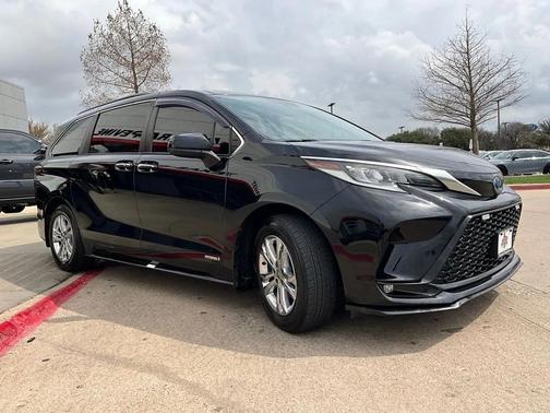 2021 Toyota Sienna XSE 7 Passenger