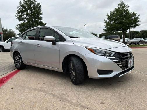 Brilliant Silver Metallic 2025 Nissan Versa 1.6 SV