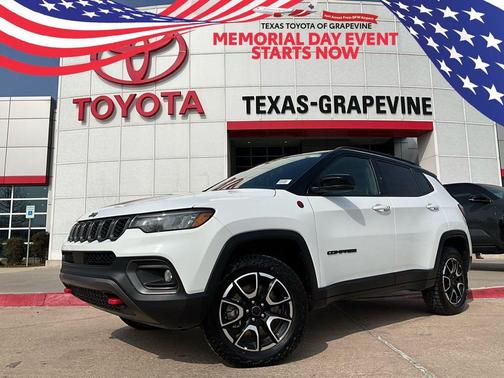 Bright White Clearcoat 2025 Jeep Compass Trailhawk
