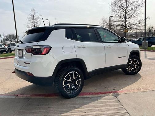 Bright White Clearcoat 2025 Jeep Compass Trailhawk