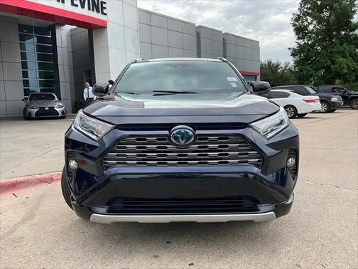 2020 Toyota RAV4 Hybrid SE