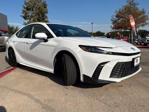 Ice Cap 2026 Toyota Camry SE