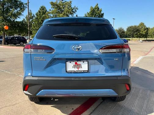 2026 Toyota Corolla Cross LE