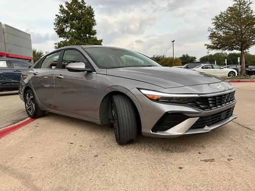 2025 Hyundai ELANTRA SEL