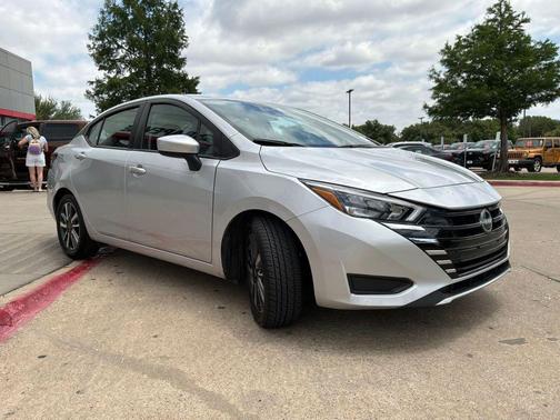 Brilliant Silver Metallic 2025 Nissan Versa 1.6 SV