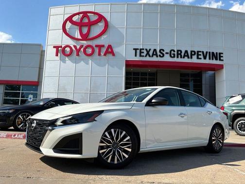 Glacier White 2025 Nissan Altima 2.5 SV