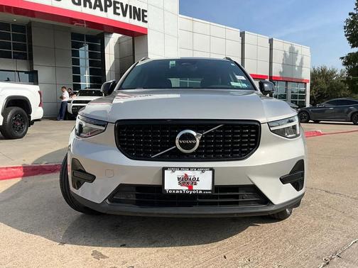 2024 Volvo XC40 B5 Core