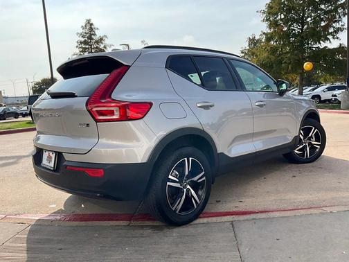 2024 Volvo XC40 B5 Core