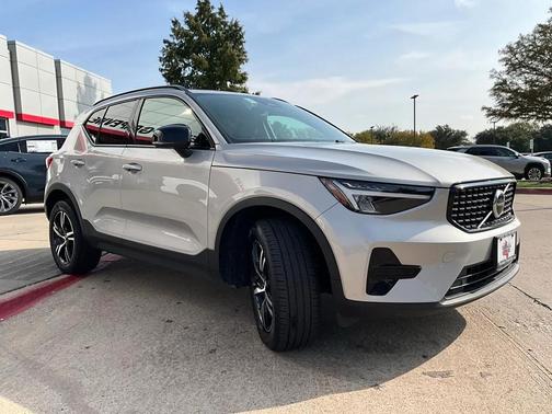 2024 Volvo XC40 B5 Core