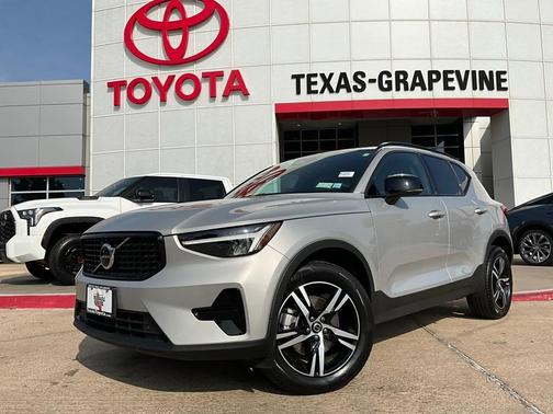 2024 Volvo XC40 B5 Core