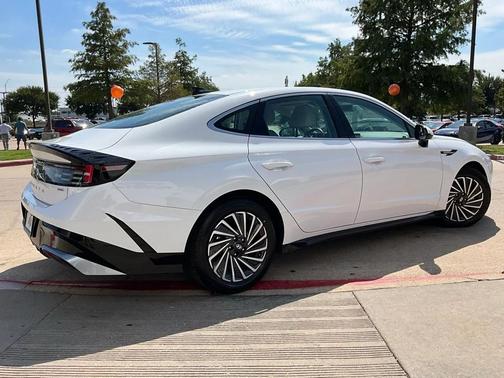 2024 Hyundai SONATA Hybrid SE