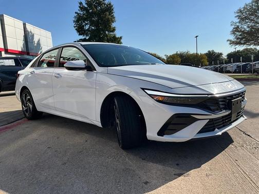 2025 Hyundai ELANTRA SEL
