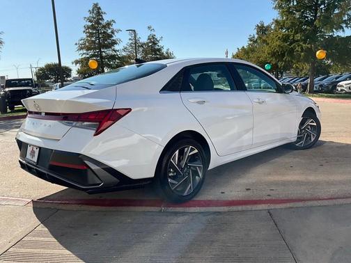 2025 Hyundai ELANTRA SEL