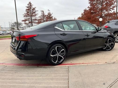 2025 Nissan Altima SR FWD