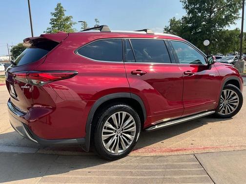 2021 Toyota Highlander Hybrid Platinum