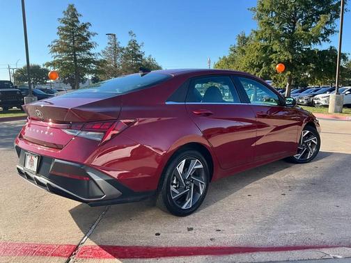 2025 Hyundai ELANTRA SEL